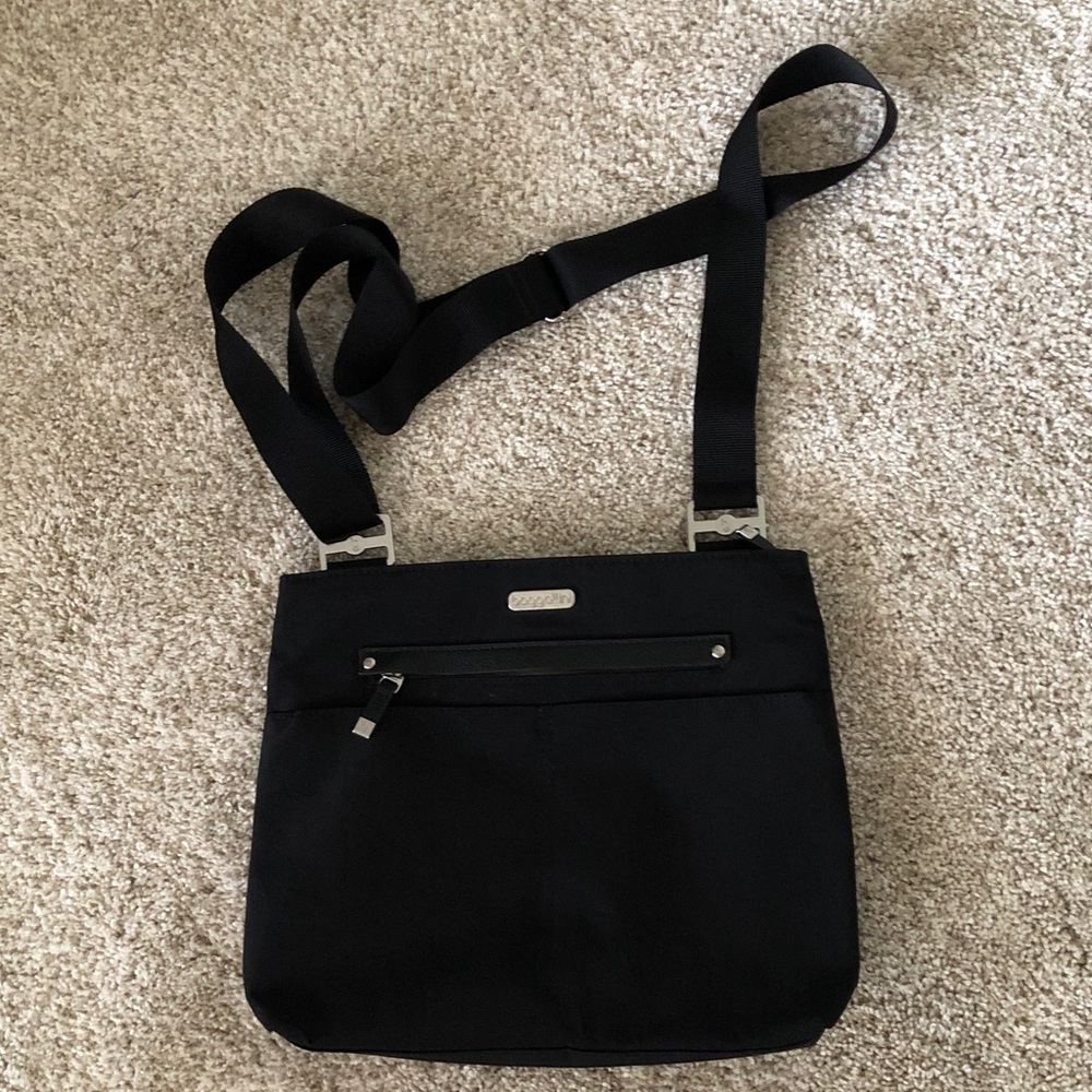 Baggallini Crossbody -Black